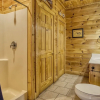 Отель Ern854 - Wagon Wheel Lodge - Great Location! Close To All The Action! 9 Bedroom Cabin by RedAwning, фото 24