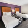 Отель La Quinta Inn & Suites by Wyndham Phoenix Scottsdale, фото 12