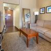 Отель Comfort Suites Bethlehem Near Lehigh University and LVI Airport, фото 42