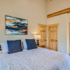 Отель Twin Creek Lodge 7 Bedroom Home by RedAwning, фото 4