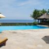 Отель Villa Cerah Beachfront Holiday House, фото 17