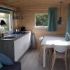 Отель Tiny House Op Wielen Friesland, фото 7