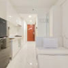 Отель Cozy Living Studio Room At Sky House Bsd Apartment, фото 1