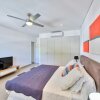 Отель Contemporary Condo, Walk to Beach, Shops, Restaurants, AC, Free Wifi, Pool, фото 3