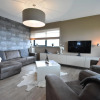 Отель Modern Apartment With Balcony, фото 3