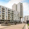 Отель Woking Stylish and Modern 2 bedroom Apartment в Вокинге