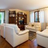 Отель Beautiful Villa, Wifi, Bbq, Private Garden, Short Walk to Lakeside, Beach and Restaurants, фото 1