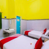 Отель OYO 1427 Azzahra Guest House Syariah, фото 9