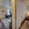 Отель Romantic Getaway King Bed 1min to Restaurants!, фото 18