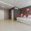 Отель RedDoorz Premium near Pantai Losari 2, фото 6