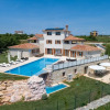 Отель Villa In Brtonigla With State Of The Art Fixtures & Pool, фото 12