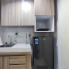 Отель Comfort 1Br At Amartha View Apartment, фото 7