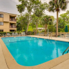 Отель Hilton Head Getaway w/ Balcony - Walk to Beach!, фото 16