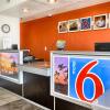 Отель Motel 6 Fresno, CA - Blackstone North, фото 12