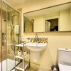 Отель JOIVY Amazing Location! - Lovely Rose St Apt in New Town, фото 15