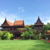 Отель The Thai House Homestay в Банг-Яй