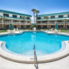 Отель SEA Haven 117 2BR Free Activities Oceanfront Wifi Pool, фото 16