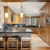 Отель Amazing Pet-Friendly Executive Home, Ski-In Walk-Out - LR884 by Redawning, фото 14