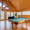 Отель Secret Romance, 2 Bedrooms, Sleeps 8, Pool Table, Hot Tub, Arcade, фото 13