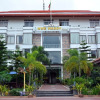 Отель Nwe Waddy Hotel Pyin Oo Lwin, фото 1