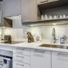 Отель Great 1Br Suite In King West Sleeps 4 в Торонто