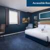 Отель Travelodge Edinburgh Central Queen Street в Эдинбурге