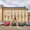 Отель Gorgeous 2Br City Centre Apt With Parking, фото 1