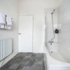 Отель Modern Spacious 2 Bedroom House in Leigh, фото 8