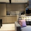 Отель Stylish 2 Bed Apartment, Stunning City Centre Location, with FREE Secure, Gated Parking On-Site & Pr, фото 16