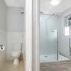 Отель Surbiton modern 2 bedroom flat with parking, фото 16