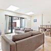 Отель Stylish and Bright 3 Bedroom Duplex in North London в Лондоне