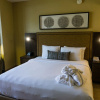 Отель Updated Studio w Full Kitchen Spacious Living Room by RedAwning - Save 20% on 7+ Nights!, фото 3