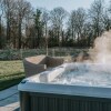 Отель Hayward House Hot Tub Large Garden в Хенли-на-Темзе