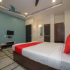 Отель Oyo 23706 Super Deluxe Guest House, фото 5