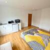 Отель Large Triple Studio in South London - Sutton в Лондоне