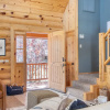 Отель Tanglewood by Avantstay 10mins to Bear Mountain, Contemporary Hillside Cabin, фото 7
