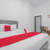 Отель Reddoorz Plus @ Sepakat Dua Street, фото 5