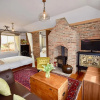 Отель Little Clatterford Walkers Paradise for 2 Close to Carisbrooke Castle, фото 2