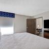 Отель Hampton Inn Greenwood, фото 7