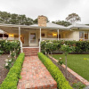 Отель Lovely 5BR house walk to train and shops, фото 1