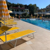Отель Jody Bibione, poolside apartment with garden, фото 3