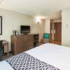 Отель La Quinta Inn & Suites by Wyndham Sturbridge, фото 7