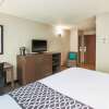 Отель La Quinta Inn & Suites by Wyndham Sturbridge, фото 4