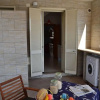 Отель Cosy Apartment Near The Beach With Patio Balcony Pets Allowed Parking, фото 2