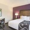 Отель La Quinta Inn & Suites by Wyndham Baltimore BWI Airport, фото 22