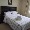 Отель Bright 2BR U/G parking LRT&Transit 1Min Walk, фото 17