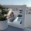 Отель Roofs of Chora, Townhouse with Rooftop Pool - Adults Only, фото 20
