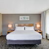 Отель Holiday Inn Express & Suites Oshawa Downtown - Toronto Area, an IHG Hotel, фото 3