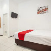 Отель RedDoorz near Sanan, фото 15