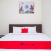 Отель RedDoorz near Kawasan Bandara Ahmad Yani Semarang 2, фото 13